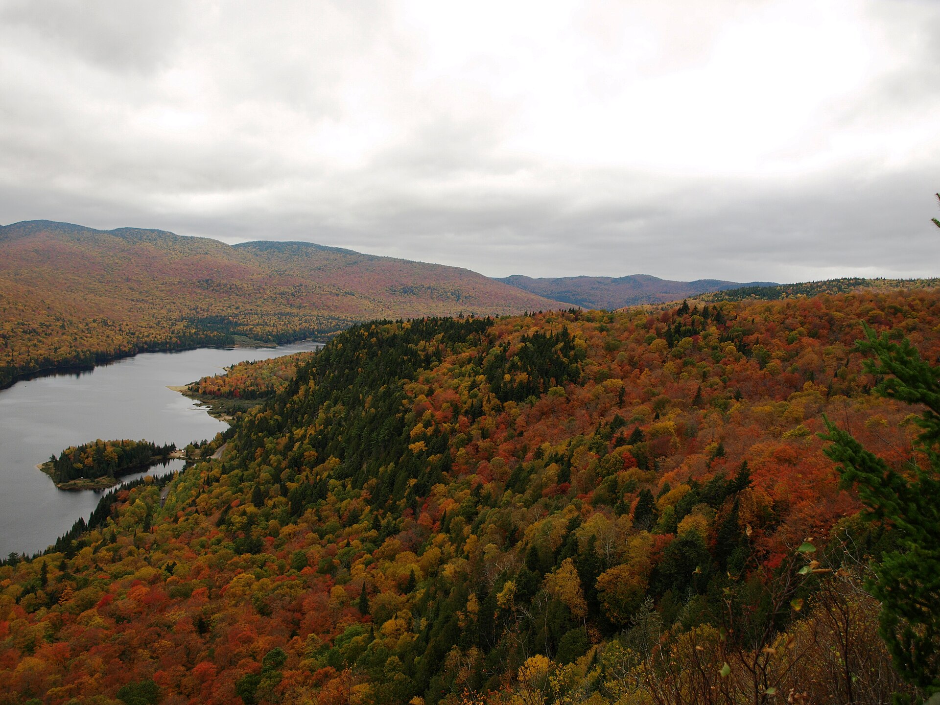 hike scenery for Mont Tremblant La Roche near Quebec