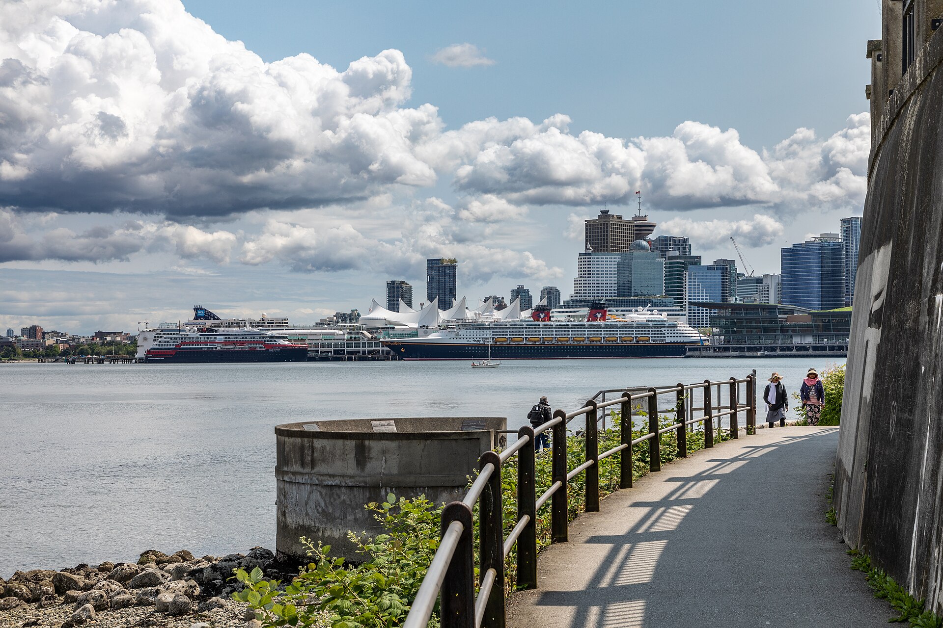 bike ride scenery for Stanley Park Seawall near Vancouver, British Columbia