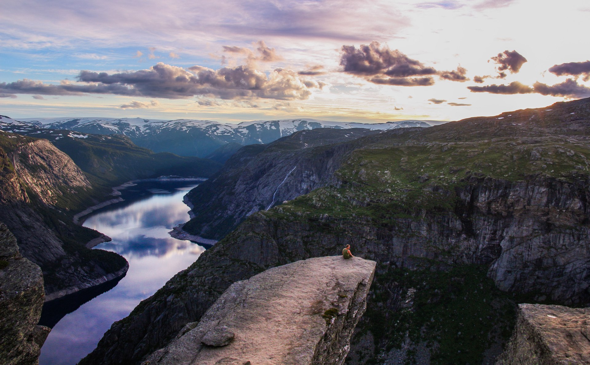 hike scenery for Trolltunga Day near Vestland